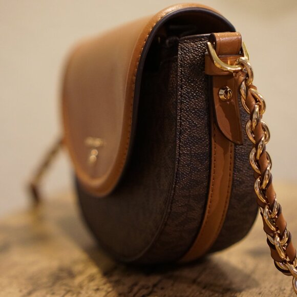 MICHAEL KORS JET SET HALF DOME MONOGRAM CROSSBODY BAG - Picture 2 of 6